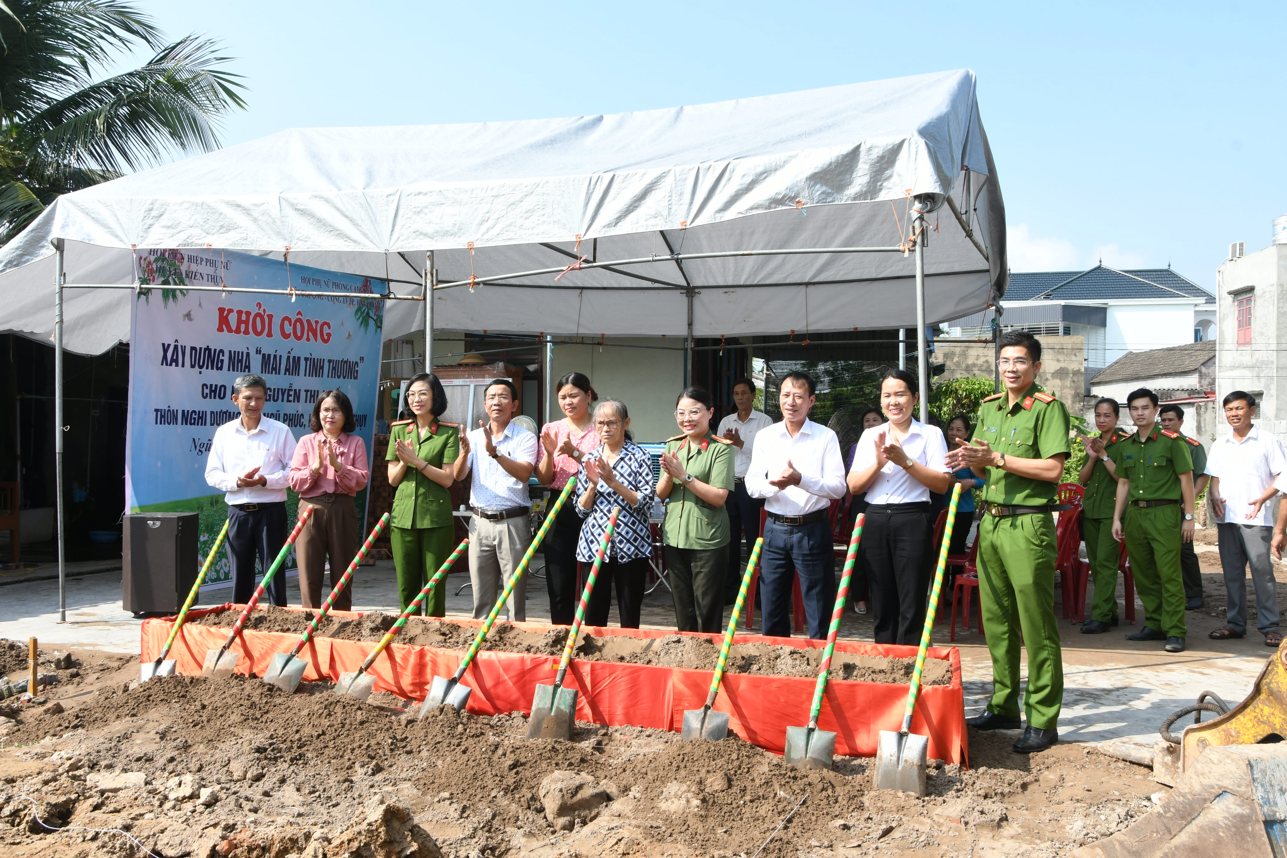 Hội phụ nữ Phòng Cảnh sát Môi trường – CATP:  Khởi công xây dựng nhà “Mái ấm tình thương”  tại xã Ngũ Phúc, huyện Kiến Thụy
